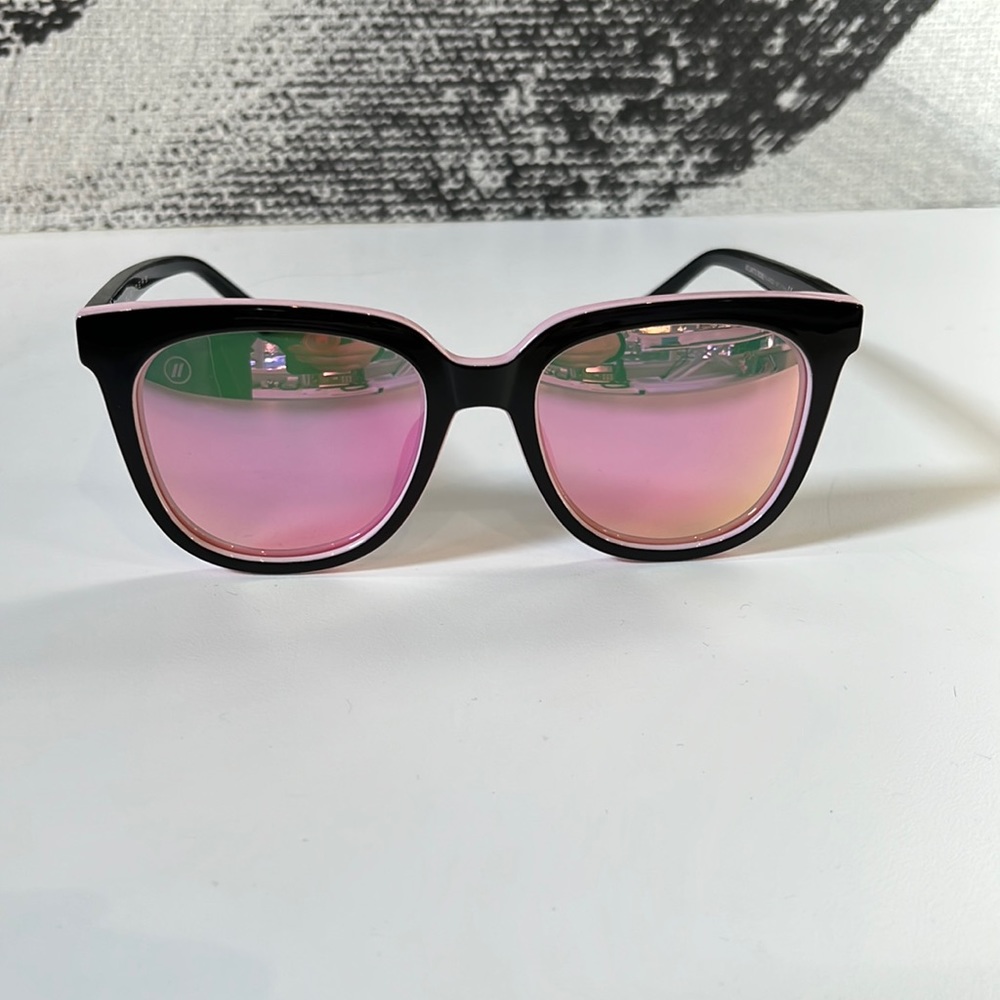 Blenders oversized black and pink sunglasses